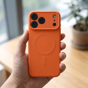 Silikoonist Mag Cover ümbris mudelile iPhone 17 Pro Max / 18 Pro Max, MagSafe'iga ühilduv kaamerakaitsega – oranž