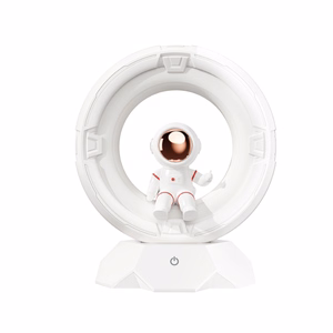 XO LED lamp OZ12 astronaut 1200mAh valge