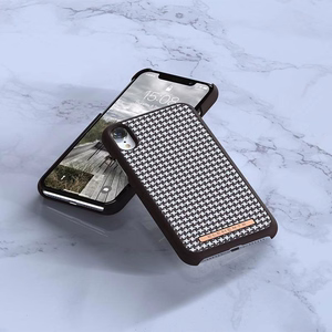 Nordic Elements Saeson Idun Pattern 2 ümbris seadmele iPhone XR, tumepruun