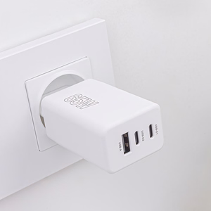 Maxlife MXTC-08-65ACC PD QC laadija 2x USB-C 1x USB 65W valge