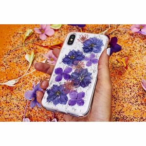 Puro Glam Hippie Chic ümbris seadmele iPhone XR, ehtsate roheliste õielehtedega