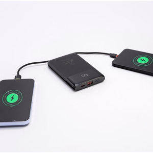 FORCELL F-ENERGY F10K6 Multicharge akupank sisseehitatud USB-C- ja Lightning-kaablitega, PD, QC3.0, 3 A, 22,5 W, 10000 mAh, must