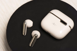 ART juhtmevaba kõrvaklapid bluetooth TWS + dokkimisjaam Type C AP-TW-B4W valge