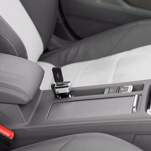Auto FM-saatja Bluetooth-funktsiooniga (2× USB)