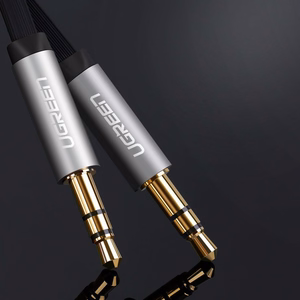 Ugreen lame AUX helikaabel 3.5mm mini jack 1m hõbedane (10597)