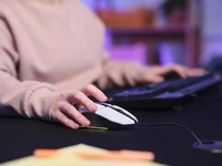 Trust GXT 109W Felox - 6400 DPI optical gaming mouse (valge)