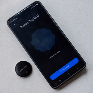 Must Blavec BTG-01 Bluetooth-esemejälgija Apple'i ja Androidi seadmetele (BTBTG01-B)