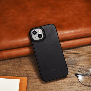 iCarer CE Oil Wax Premium Leather Folio Case Leather Case iPhone 14 Plus Magnetic Flip MagSafe Black (AKI14220707-BK)