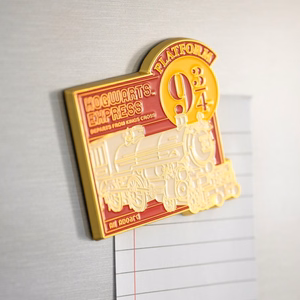Harry Potter Platform 9 3/4 külmkapimagnet, 7 × 7 cm