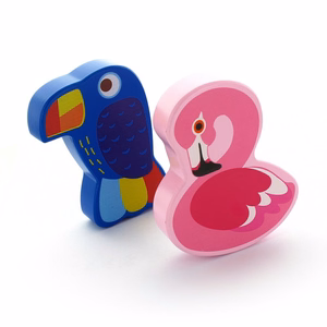 Puidust kõristi Flamingo või Tukaan, juhuslik mudel