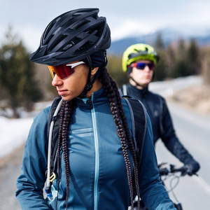 Wozinsky MTB jalgrattakiiver eemaldatava visiiri ja tagumise USB tulega L - must