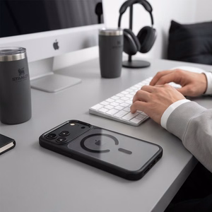 Tech-Protect Magmat MagSafe CC ümbris mudelile iPhone 17 Pro / 18 Pro – läbipaistev must
