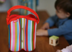 BUILT Bottle Buddy isoleeriv neopreenist kott kahele pudelile, Baby Pink Stripe