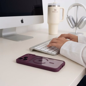 Tech-Protect MagOne CC MagSafe ümbris 2 karastatud klaasiga mudelitele iPhone 18 Pro / 17 Pro, läbipaistev bordo