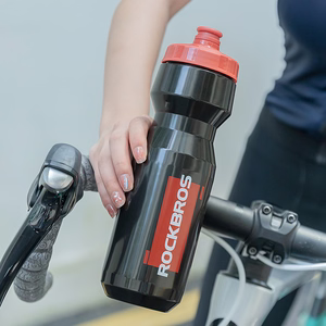 Rockbros 750 ml rattapudel - läbipaistev must punase huulikuga