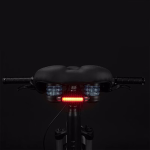 Rockbros 38218916002 MTB jalgrattasadul koos valgustiga – must