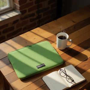 Tucano Colore2 neopreenist sülearvutiümbris 13-tollisele MacBook Airile (M5/M4/M3/M2/M1, 2026–2018), 13-tollisele MacBook Prole ja 12-tollistele sülearvutitele, roheline
