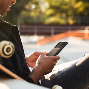 Spigen Rugged Armor ümbris Samsung Galaxy S21 FE-le - mattmusta