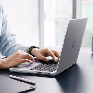 Spigen AirSkin ümbris MacBook Pro 16" 2021 / 2023 / 2024 / 2025 / 2026 jaoks – läbipaistev matt
