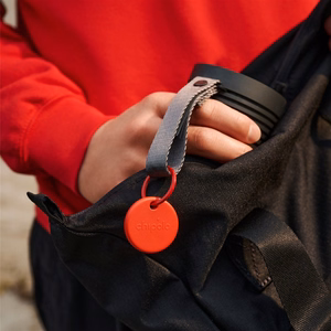 Chipolo POP Bluetooth-esemeleidja vahetatava patareiga iOS-i ja Androidi seadmetele, punane