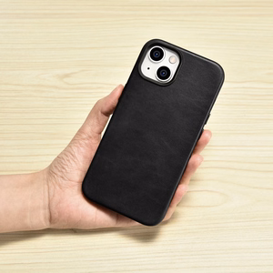 iCarer Oil Wax Premium Leather Case iPhone 14 Plus Magnetic Leather Case MagSafe must (WMI14220703-BK)