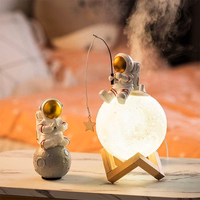 Moon laua lamp / humidifier ASTRONAUT sitting Kunst Deco (mudel 5) AFSH