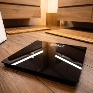 ADLER AD 8194b laetav vannitoakaal USB-C-ga, must