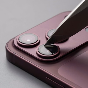 Tech-Protect Camfull Fit+ karastatud klaasist kaamerakaitse iPhone 18 Pro Max jaoks, bordoopunane