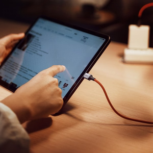 Ugreen US294 USB-C - USB-C 3A 480Mb/s kaabel 1m punane