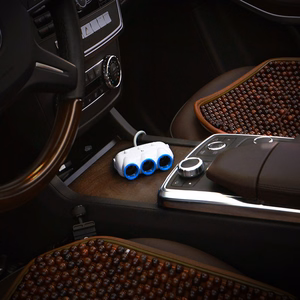 Autopistikupesa jagur Hoco C1, 2 USB-pordi ja 3x3.(3.1A) pistikupesaga