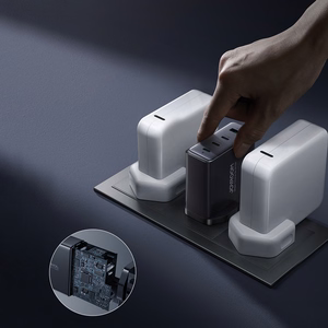 GaN Laadija UK Joyroom JR-TCG05UK 140W 3x USB-C USB-A + USB-C / USB-C kaabel 240W 1.2m