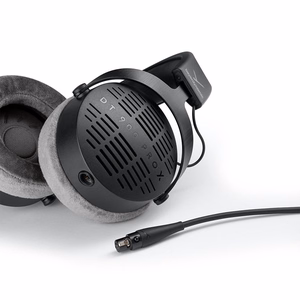 Beyerdynamic DT 900 PRO X – avatud üle kõrvade stuudiokõrvaklapid, must