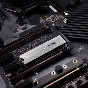 XPG GAMMIX S60 2 TB M.2 PCI Express 4.0 NVMe 3D NAND