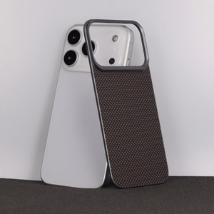 Liavec Carbon Layer Magsafe Aramid Fiber чехол для Iphone 17 Pro золотой