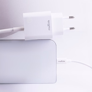 Maxlife MXTC-06-20AC PD QC laadija 1x USB-C 1x USB 20W valge + USB-C - USB-C kaabel 20W