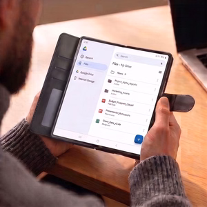 Tech-Protect Wallet ümbris mudelile Samsung Galaxy Z Fold 8 Ultra – must