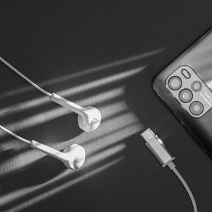 Kruger&Matz C2 USB-C kõrvasisesed mikrofoniga kõrvaklapid, valged