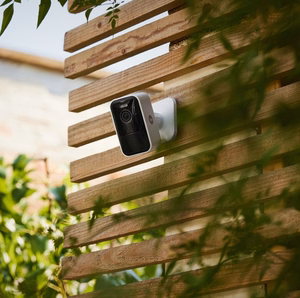 Yale SV-OC-1A-W Cube sise- ja välitingimuste seinale kinnitatav IP-turvakaamera, 1080 × 1920