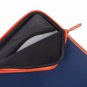 Sinine Tucano Elements 2 4 mm neopreenümbris MacBook Air 13-tollistele (2018–2024), MacBook Pro 13-tollistele (2016–2022) ja 12-tollistele sülearvutitele