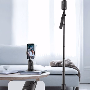 Inteligent selfie with face recognition tracking and gesture recognition P1 must