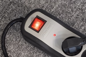 Rebel pikenduspesa, 5 pistikupesa, lülitiga, 1,5 m, 3×1,5 mm