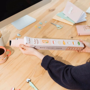 Pusheen Sushi Roll XXL PU-nahast mängu- ja lauamatt, 60 × 35 cm