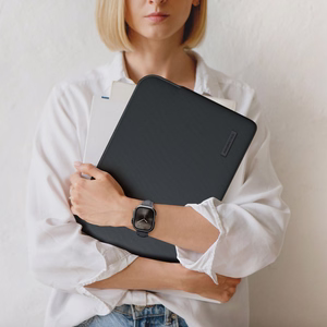 AmazingThing Minimal BasicBag sülearvutikott MacBook Neo 13" jaoks - must