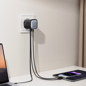 Joyroom JR-TCL02 65W USB-A USB-C GaN laadija koos built-in USB-C kaabel - must