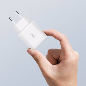 Tech-Protect C20W USB-C PD 20W / USB-A QC 3.0 Laadija koos USB-C / Lightning Kaabel - valge