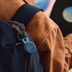 Chipolo LOOP – laetav Bluetooth-jälgimisseade silikoonrihmaga iOS-i ja Androidi jaoks, tumesinine