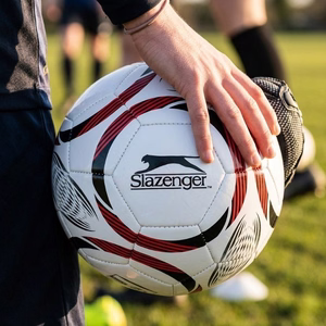 Slazenger 32 paneeliga treeningjalgpall, suurus 5, valge ja punane