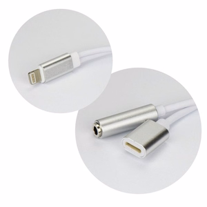 Adapter AUX 2in1 Lightning (male) to Lightning (female) / Jack 3,5 mm (female) hõbedane