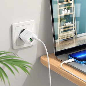 Borofone Wall Laadija BN7 - USB + Type C - QC 3.0 PD 20W valge