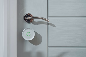 Yale Linus Smart Lock L2 Lite - nutikas ukselukk hõbedane